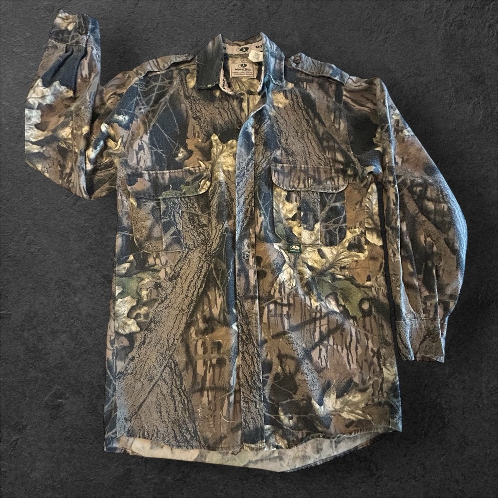 Mossy Oak Camouflage Shirt, long sleeve, button front, Men’s Size Small